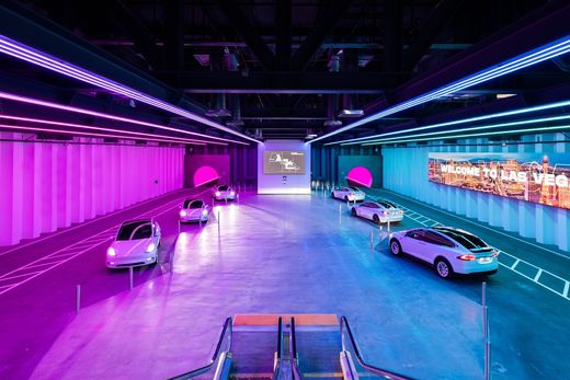 Vegas Loop underground station with Teslas at the LVCC platforms