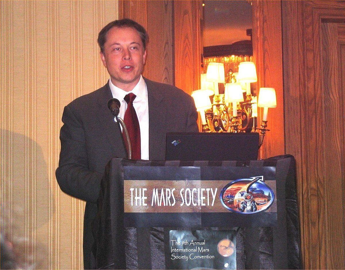 Elon Musk speaking at the Mars Society Conference in 2006
