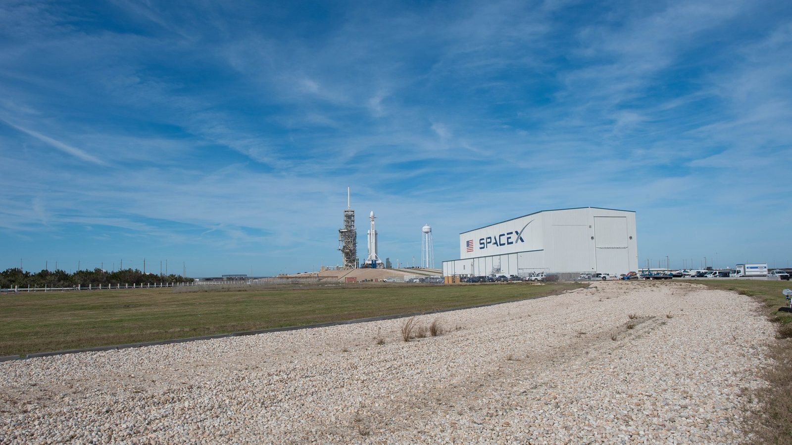Falcon Heavy on the pad at LC-39A