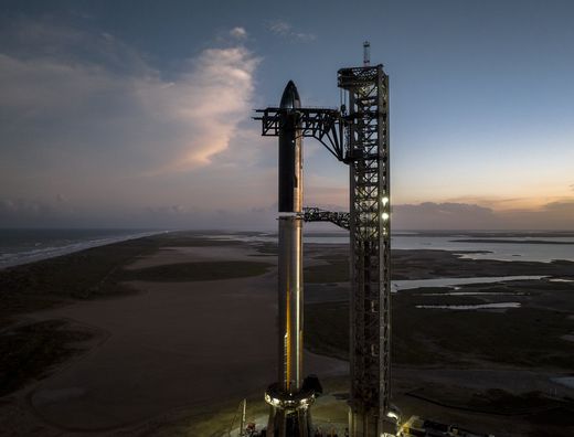 SpaceX Starship stack at twilight